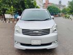 Toyota Noah X 2012