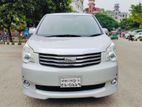 Toyota Noah X 2012