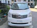 Toyota Noah X 2012