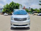 Toyota Noah X 2012