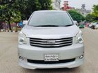 Toyota Noah X 2012