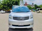 Toyota Noah X 2012