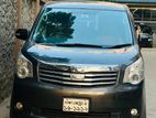 Toyota Noah X 2012