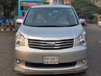 Toyota Noah X 2012