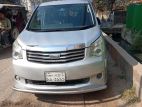 Toyota Noah X 2012