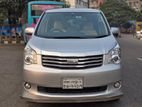 Toyota Noah X 2012