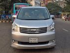 Toyota Noah X 2012