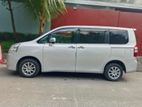 Toyota Noah X 2012