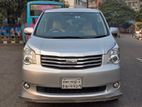 Toyota Noah X 2012