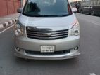 Toyota Noah X 2012