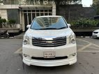 Toyota Noah X 2012