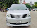 Toyota Noah X 2012