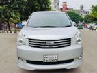 Toyota Noah X 2012