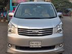 Toyota Noah X 2012