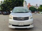 Toyota Noah X 2012