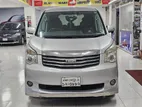Toyota Noah X 2012