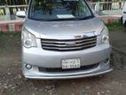 Toyota Noah X 2012