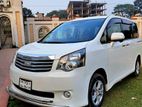 Toyota Noah X 2012