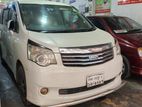 Toyota Noah X 2013