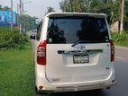 Toyota Noah X 2013