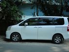 Toyota Noah X 2013