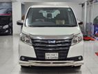 Toyota Noah X Hybrid 2015