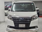 Toyota Noah X Hybrid 2015