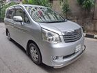 Toyota Noah X LIMITED 2012