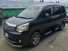 Toyota Noah X-Noah 2011