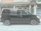 Toyota Noah . 2002