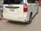 Toyota Noah . 2009