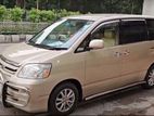 Toyota Noah . 2005