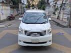 Toyota Noah X Push 2D Power 2012