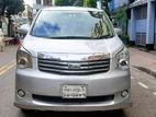 Toyota Noah X Smart 2001
