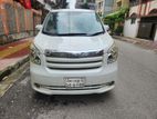 Toyota Noah X Smart 2009