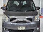 Toyota Noah x-smart 2010