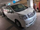 Toyota Noah . 2010