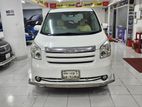 Toyota Noah X Smart 2010