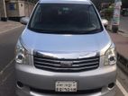 Toyota Noah X Smart 2011