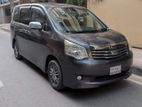 Toyota Noah X-SMART. 2011