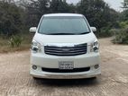 Toyota Noah X-Smart 2011