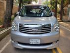 Toyota Noah X Smart 2012