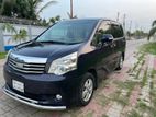 Toyota Noah X SMART 2012