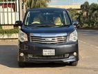 Toyota Noah X Smart 2012