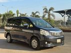 Toyota Noah X Smart 2012