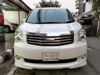 Toyota Noah X Smart 2012