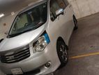 Toyota Noah X smart 2012