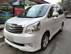 Toyota Noah X Smart 2012