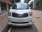 Toyota Noah X - Smart 2013