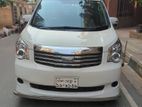 Toyota Noah X-SMART. 2013